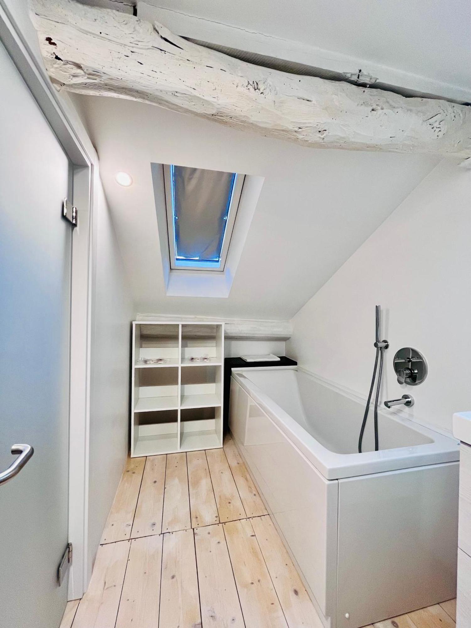Riverside Loft Navigli - Spacious Two-bedroom Appartamento