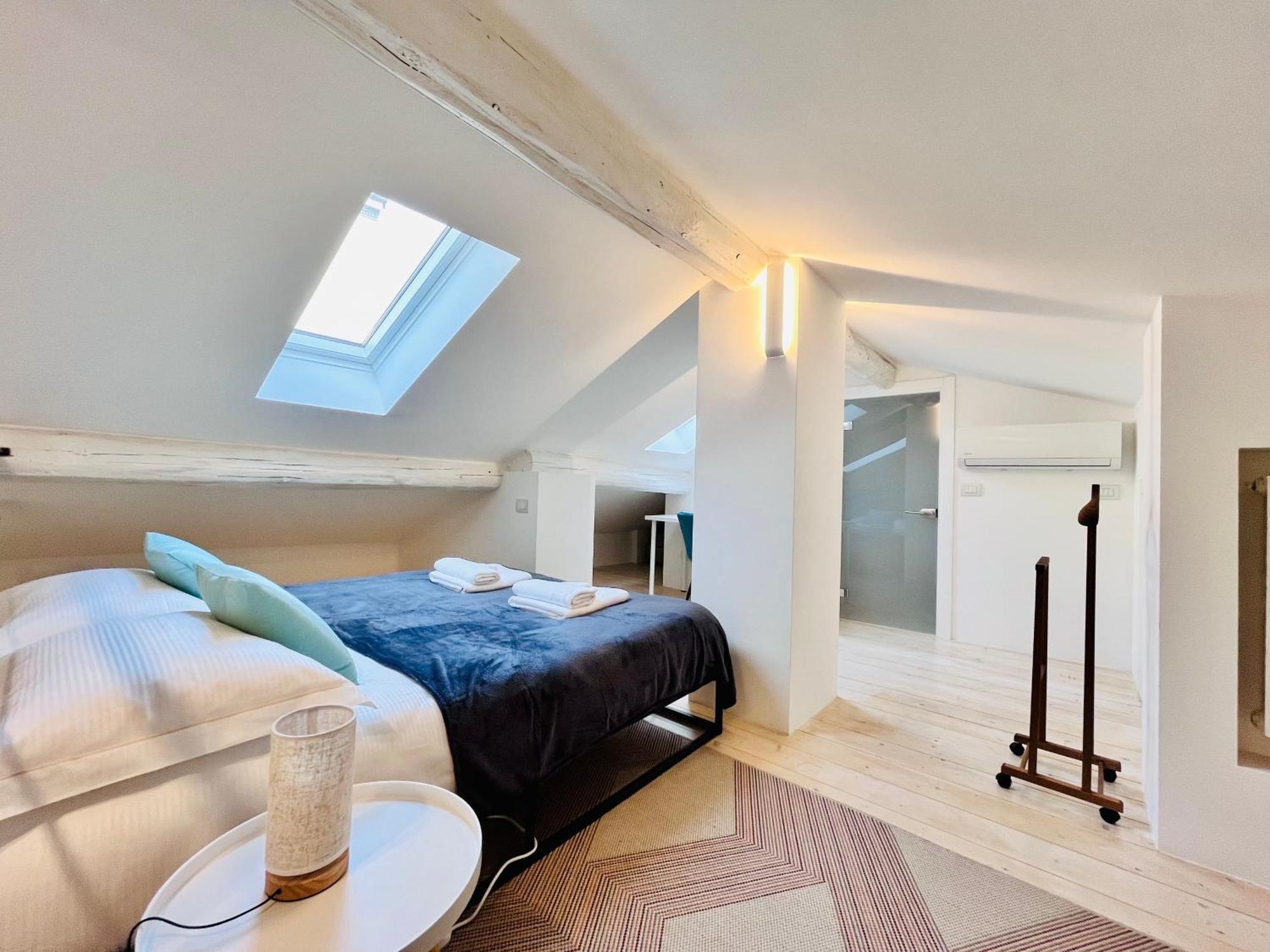 Riverside Loft Navigli - Spacious Two-bedroom Appartamento