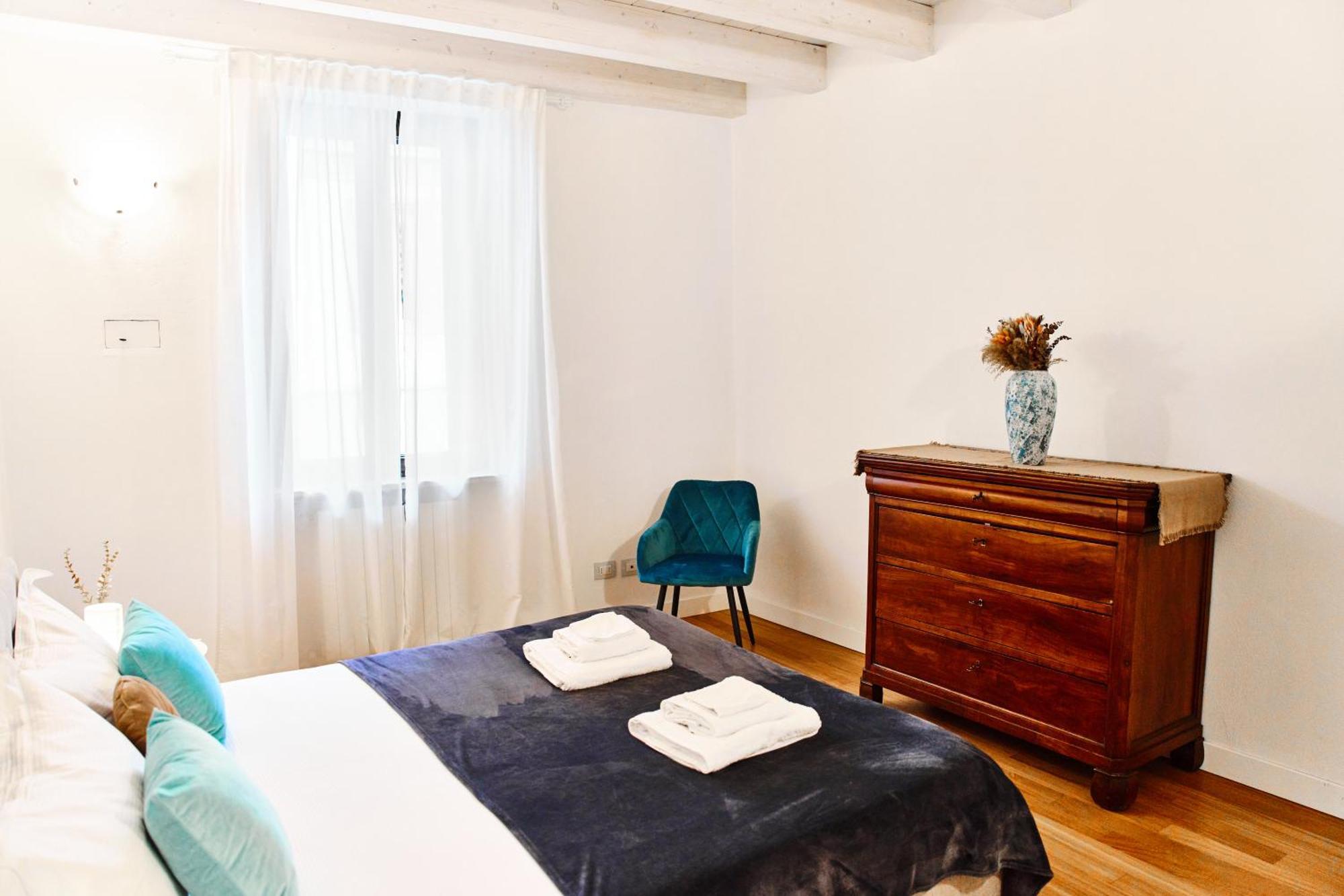 Riverside Loft Navigli - Spacious Two-bedroom Appartamento *