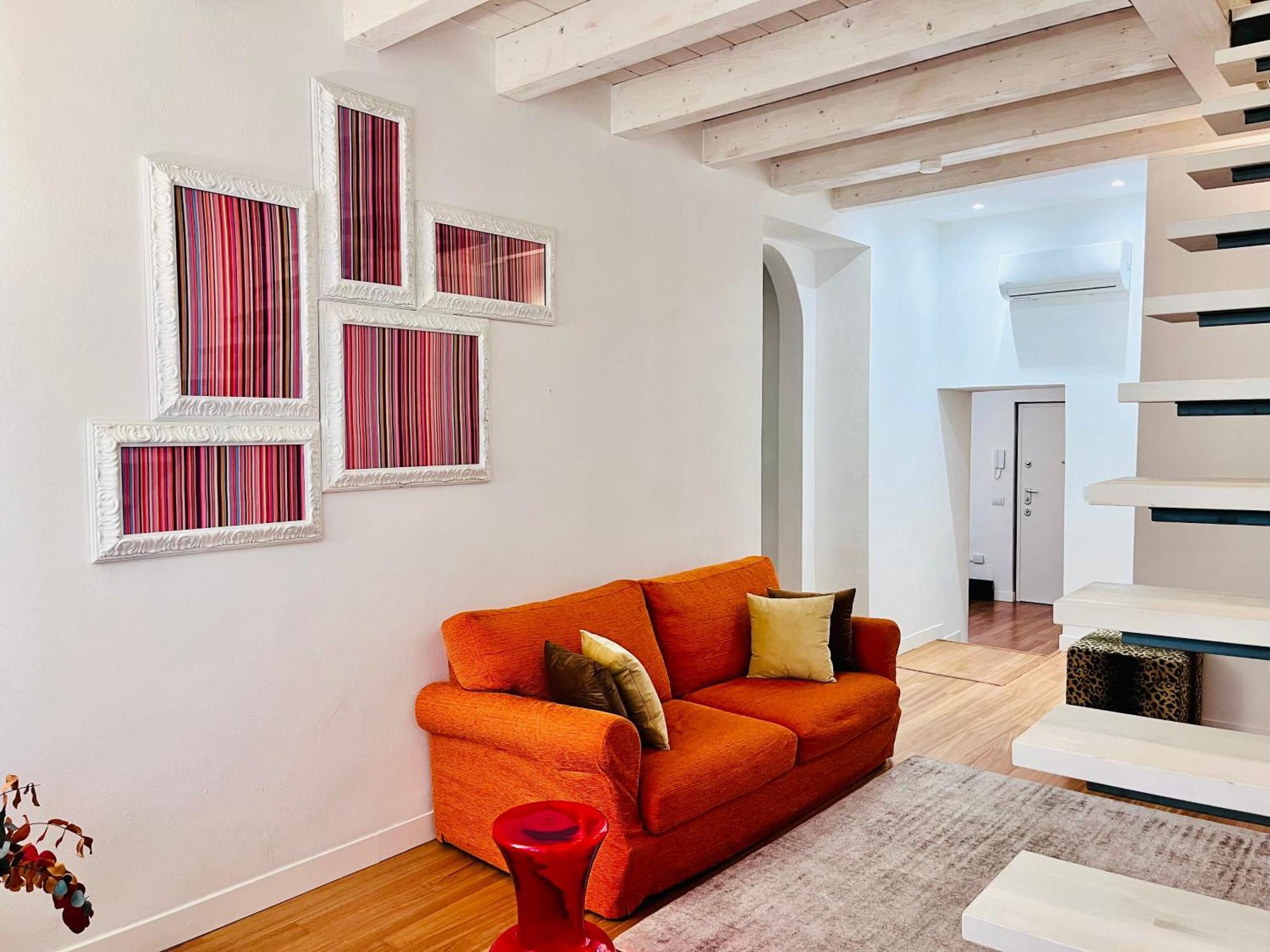 Riverside Loft Navigli - Spacious Two-bedroom Apartment Mailand